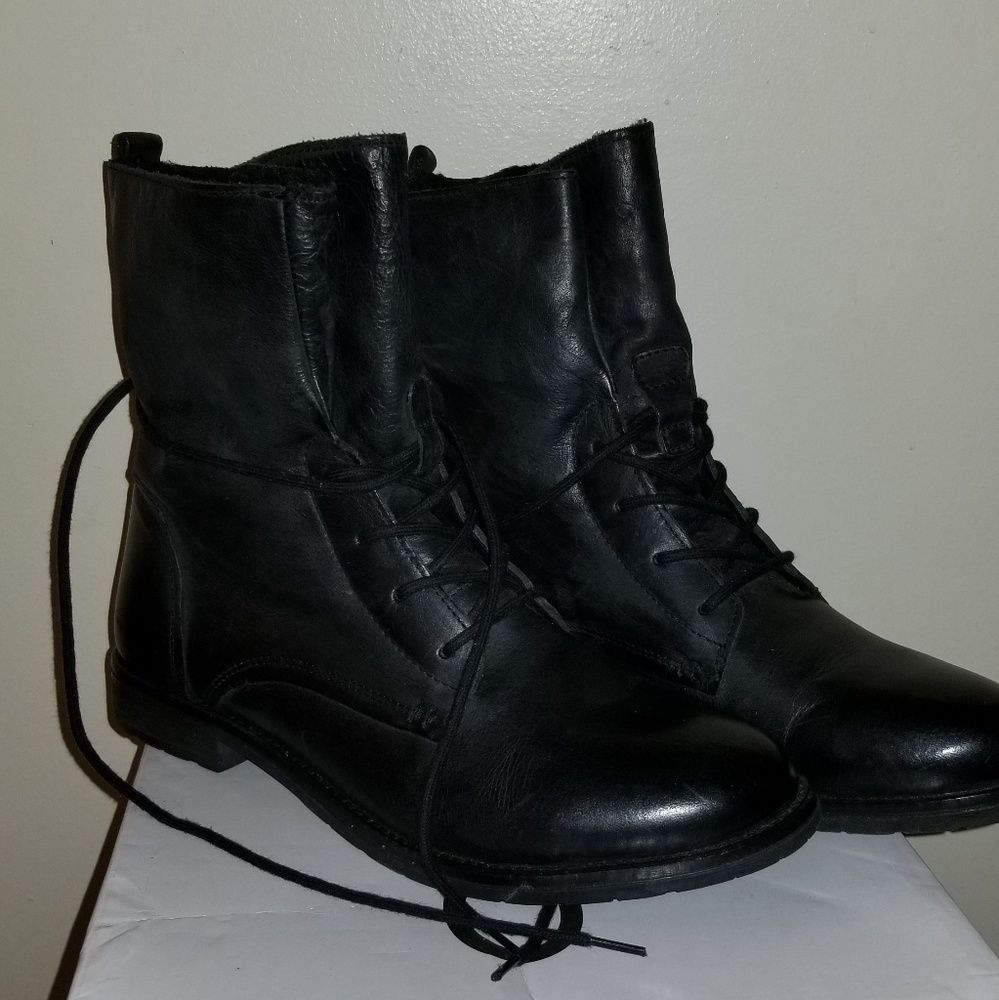 Boots - Picture 1 of 4